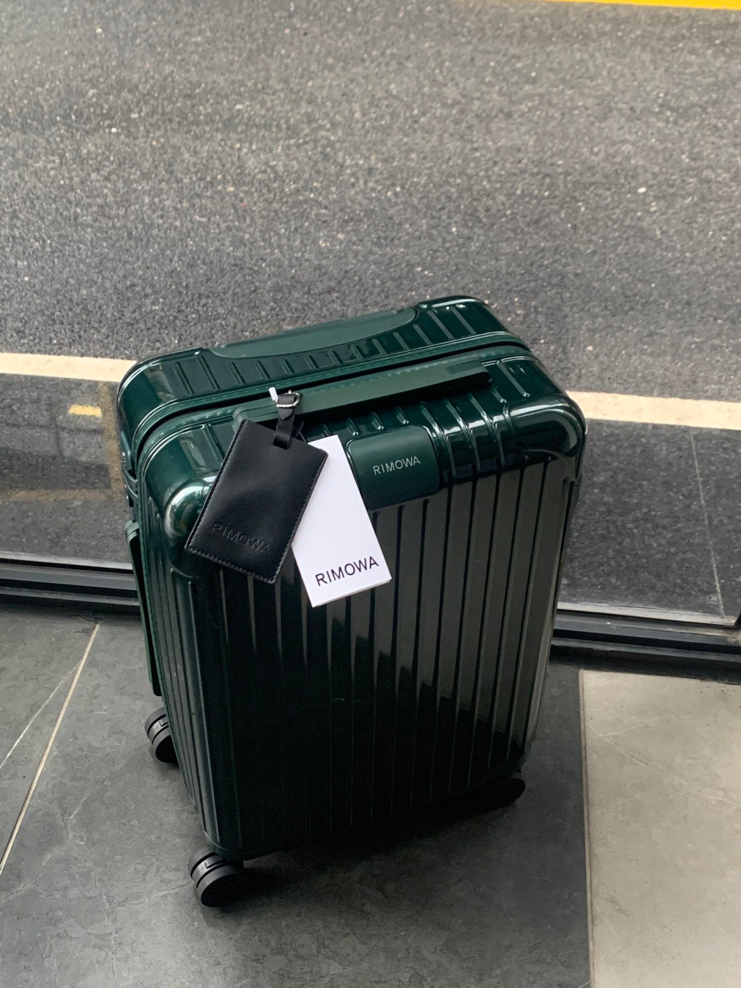 Modern Dark Green Ribbed Hard Shell Spinner Luggage Suitcase