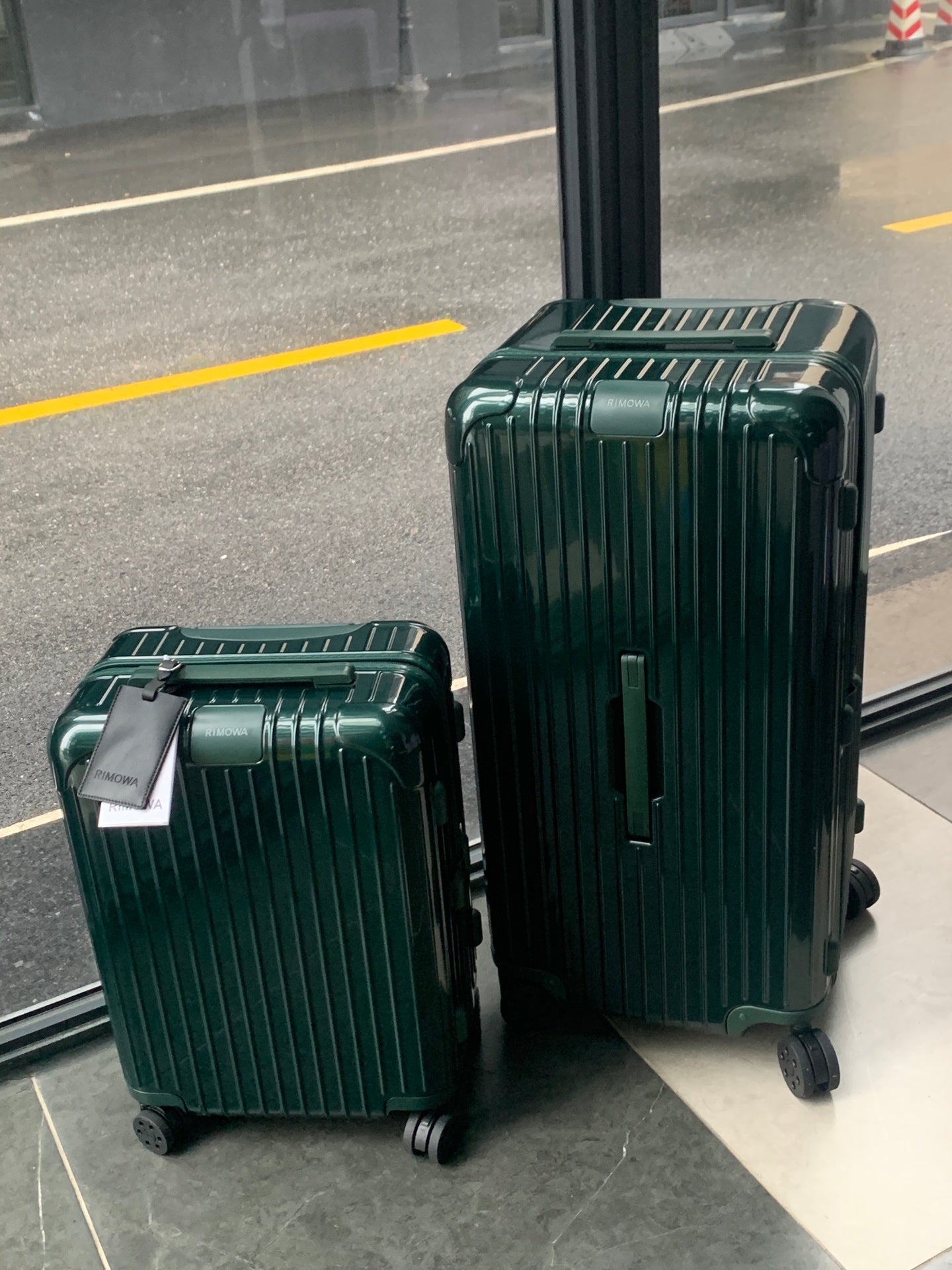 Modern Dark Green Ribbed Hard Shell Spinner Luggage Suitcase