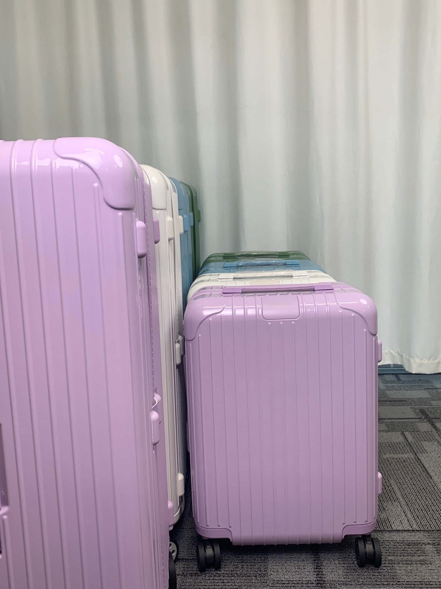 Modern Pastel Hardside Spinner Suitcases Travel Luggage Set