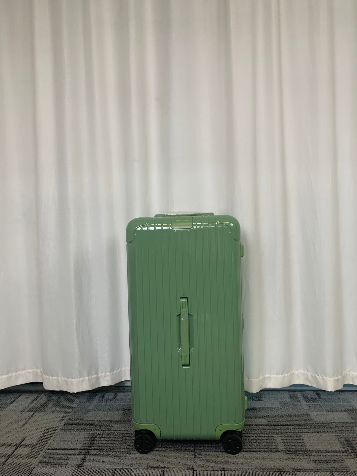 Sage Green Ribbed Hard Shell Spinner Suitcase Travel Trunk