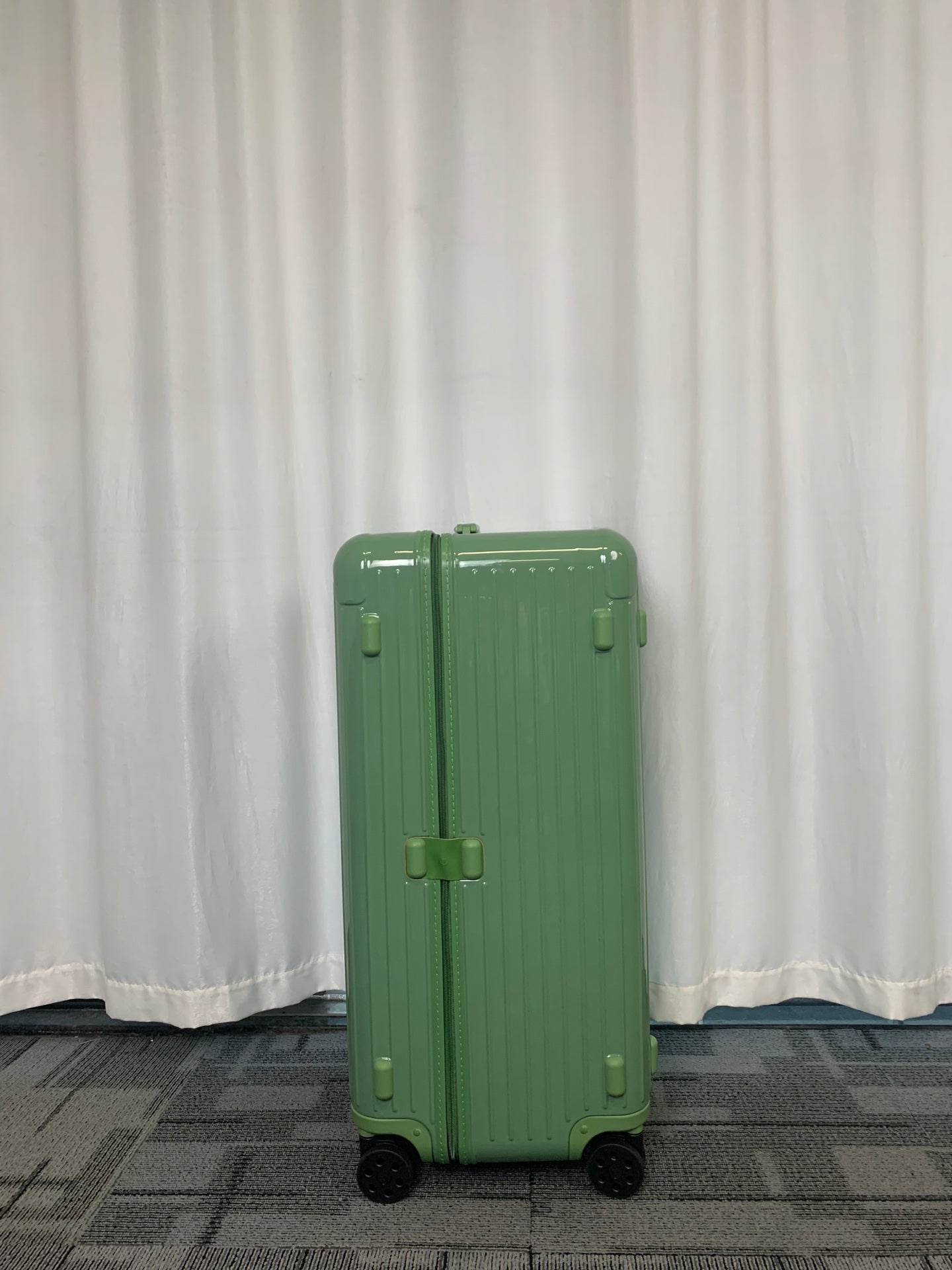 Sage Green Ribbed Hard Shell Spinner Suitcase Travel Trunk