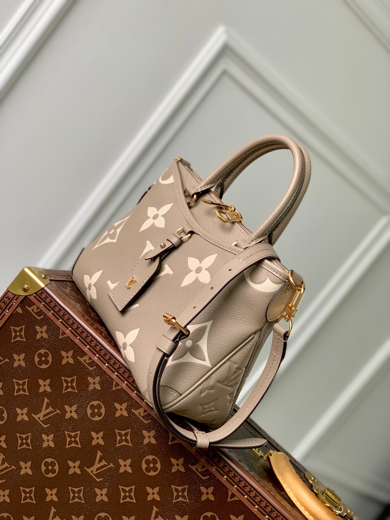 Louis Vuitton Elegant Beige Monogram Pattern Leather Handbag with Top Handle
