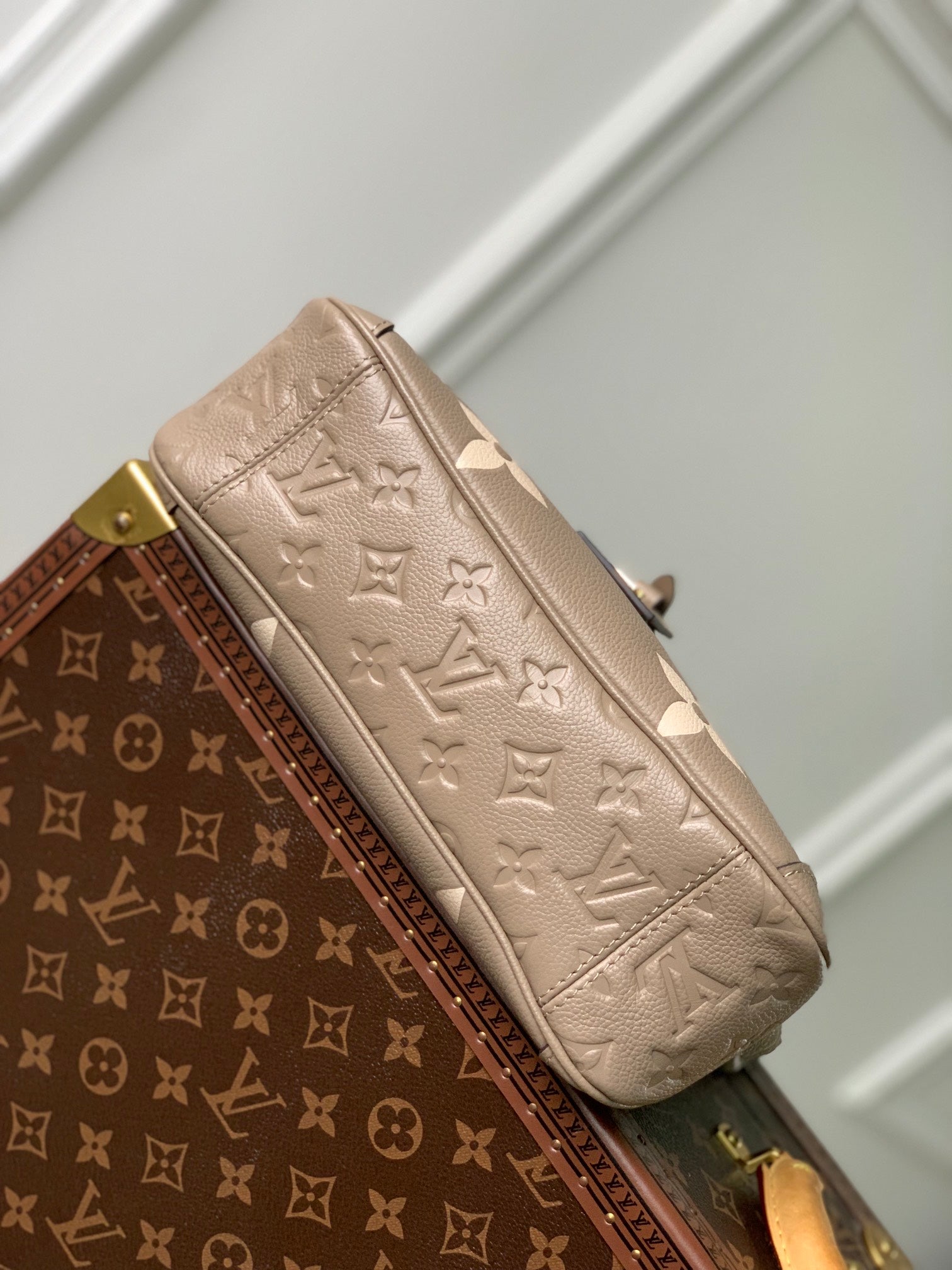 Louis Vuitton Elegant Beige Monogram Pattern Leather Handbag with Top Handle
