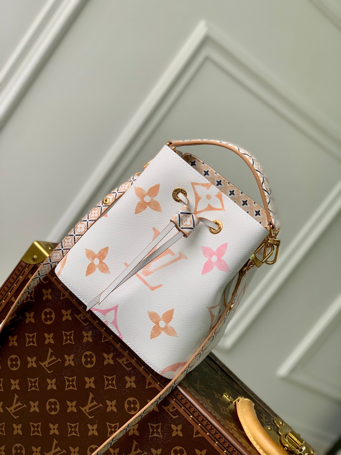 Louis Vuitton White Leather Drawstring Bucket Bag with Pastel Geometric Print