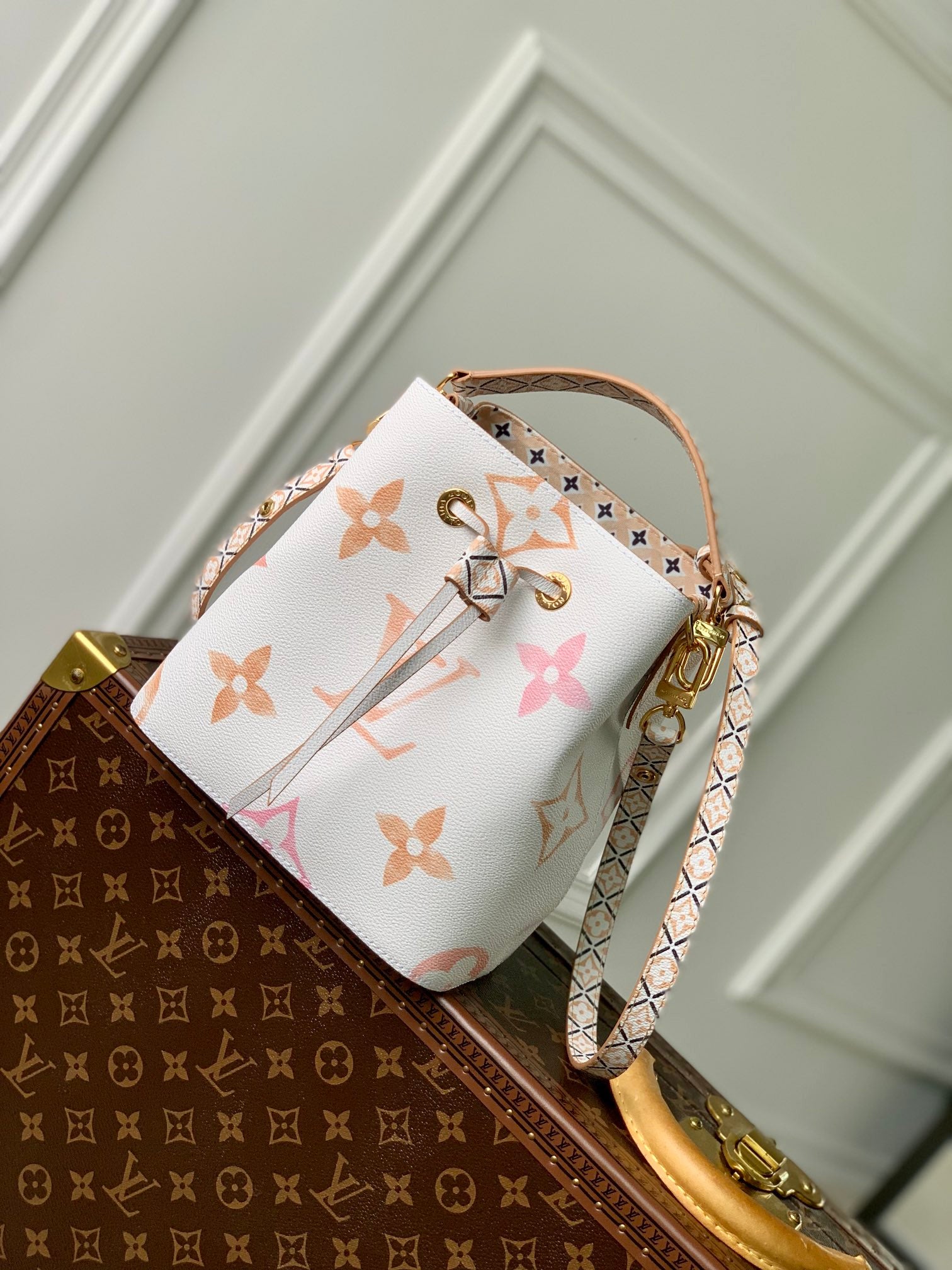 Louis Vuitton White Leather Drawstring Bucket Bag with Pastel Geometric Print