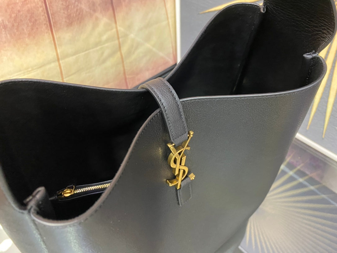 Saint Laurent Le 5 à 7 Small Leather Hobo Bag in Black
