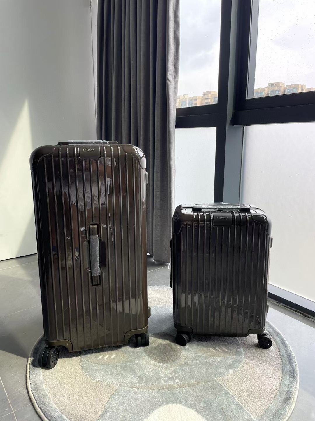 Sleek Metallic Brown Ribbed Hardside Spinner Luggage Set