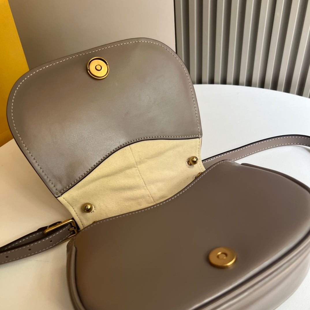 Fendi C'Mon Small Leather Saddle Bag - Dove Grey