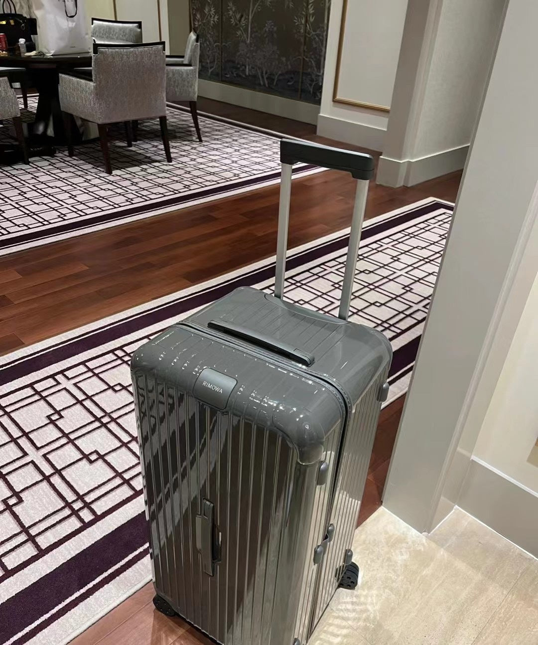 Modern Charcoal Gray Grooved Hardshell Spinner Luggage Set