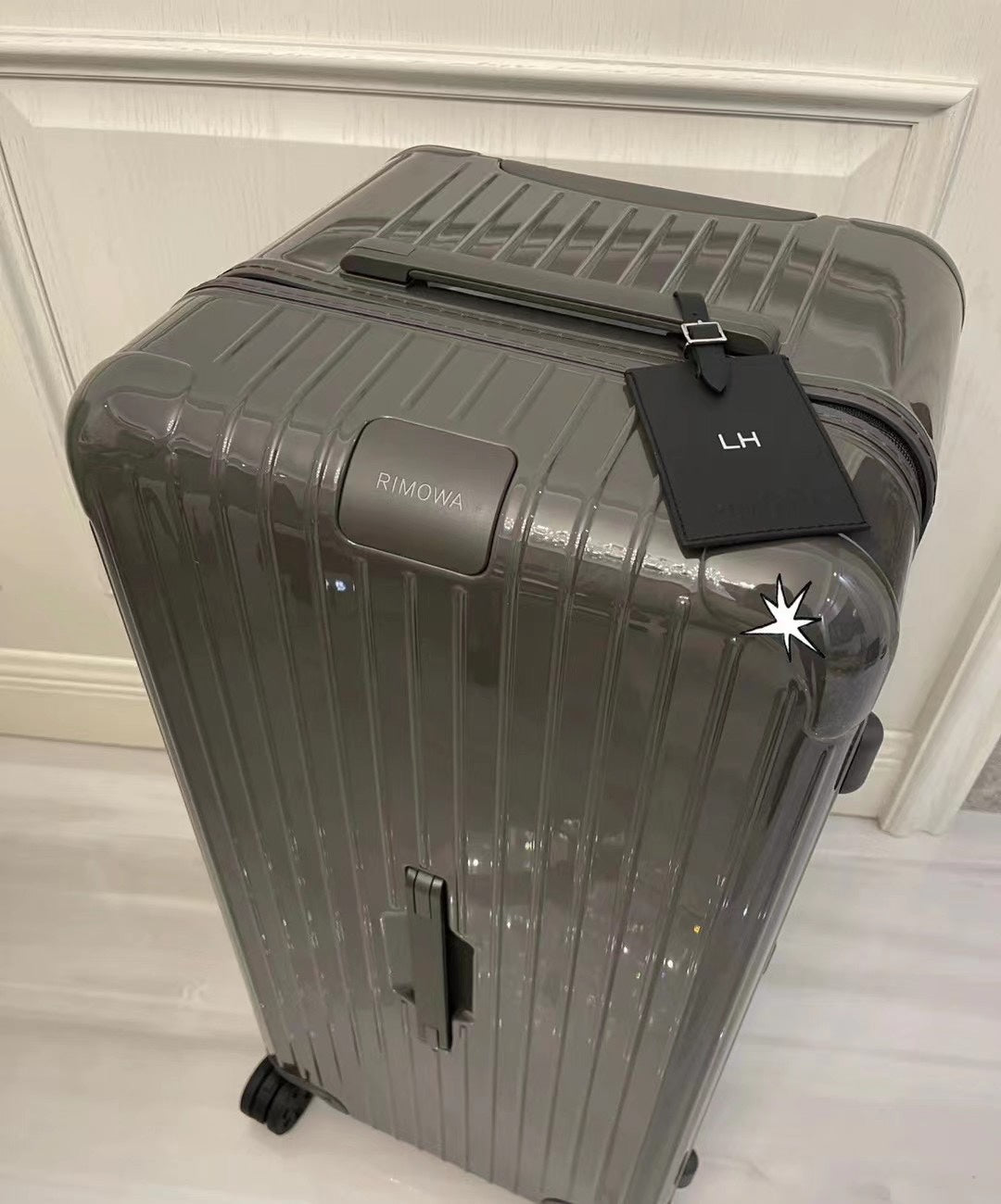 Modern Charcoal Gray Grooved Hardshell Spinner Luggage Set