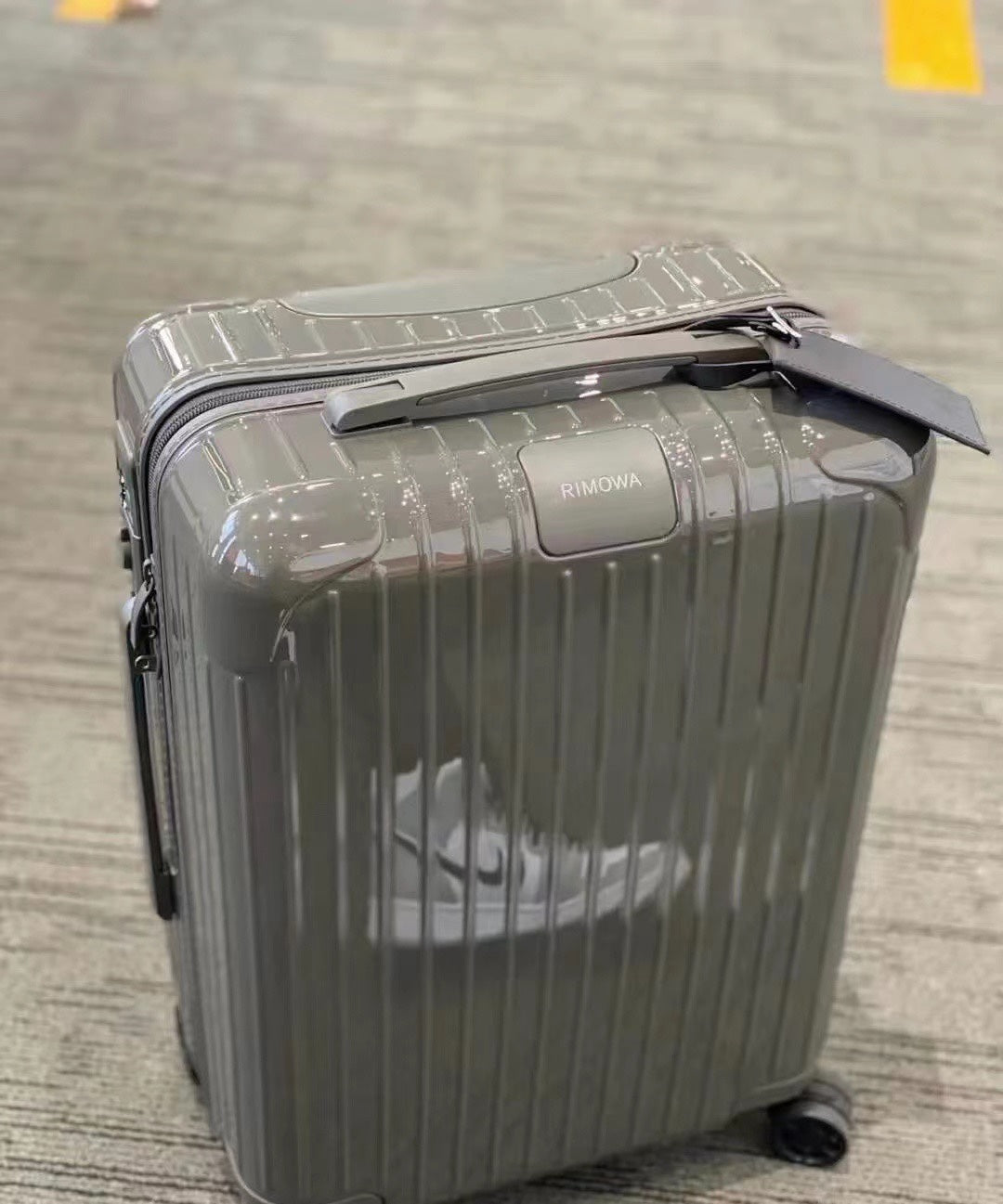 Sleek Olive Green Hardshell Spinner Suitcase Travel Luggage