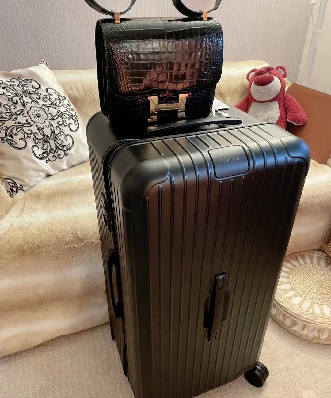 Matte Black Ribbed Hardshell Travel Trunk Suitcase with Spinner Wheels