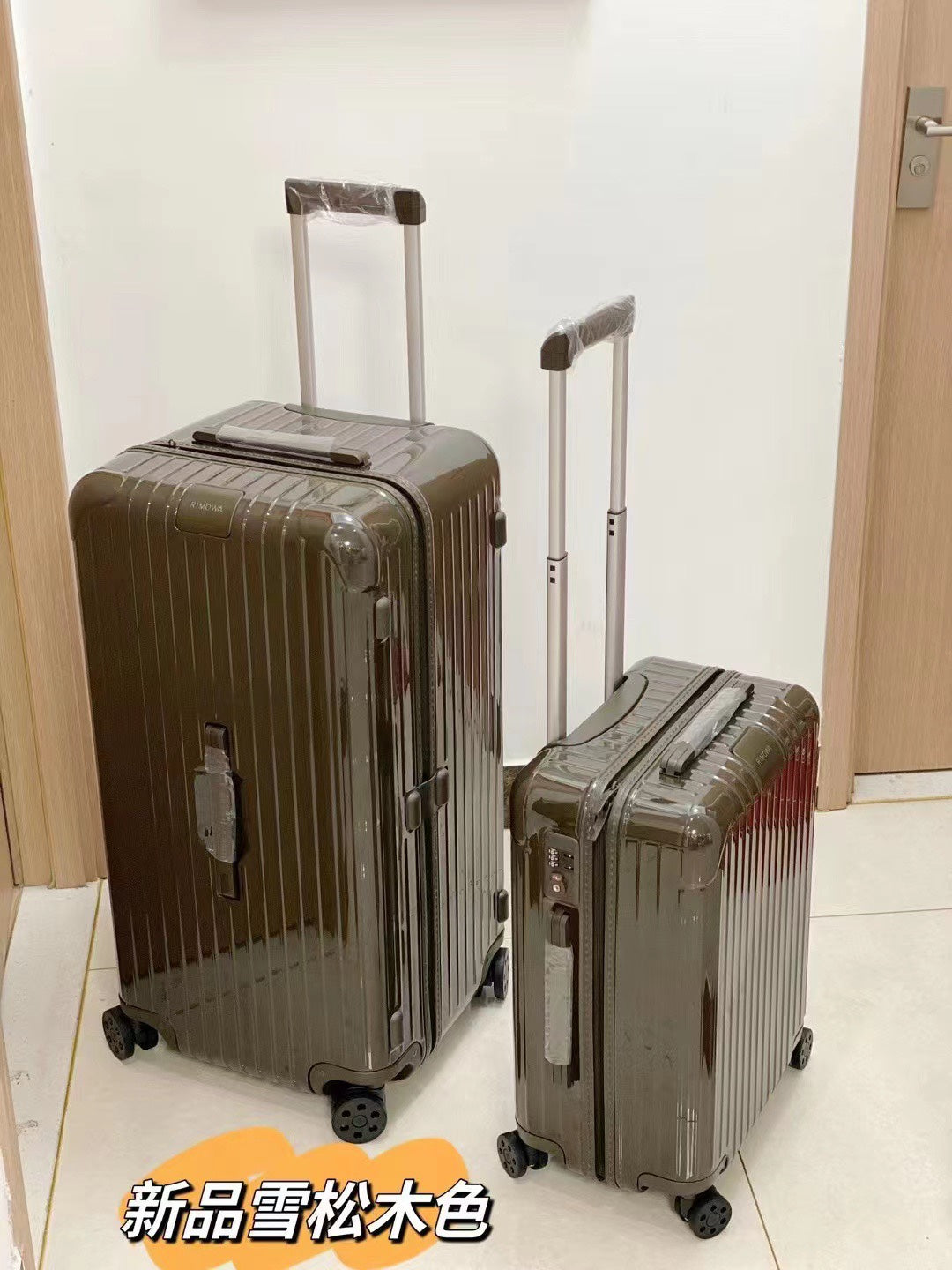 Glossy Ribbed Hardside Spinner Luggage Set in Olive Green