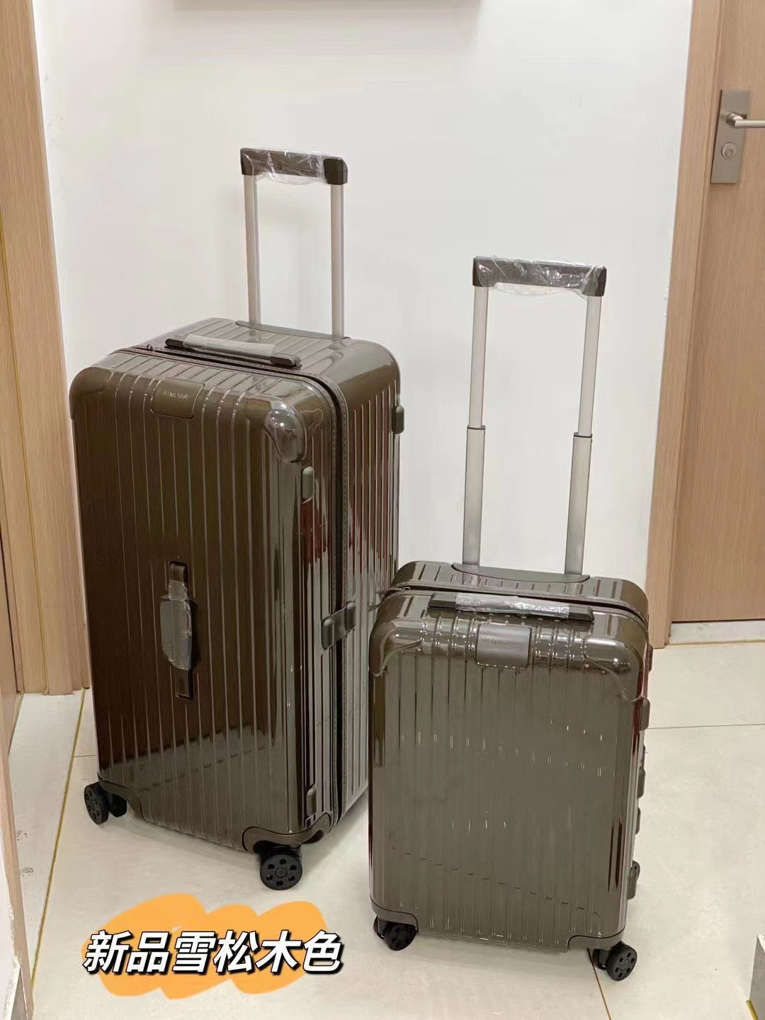 Glossy Ribbed Hardside Spinner Luggage Set in Olive Green