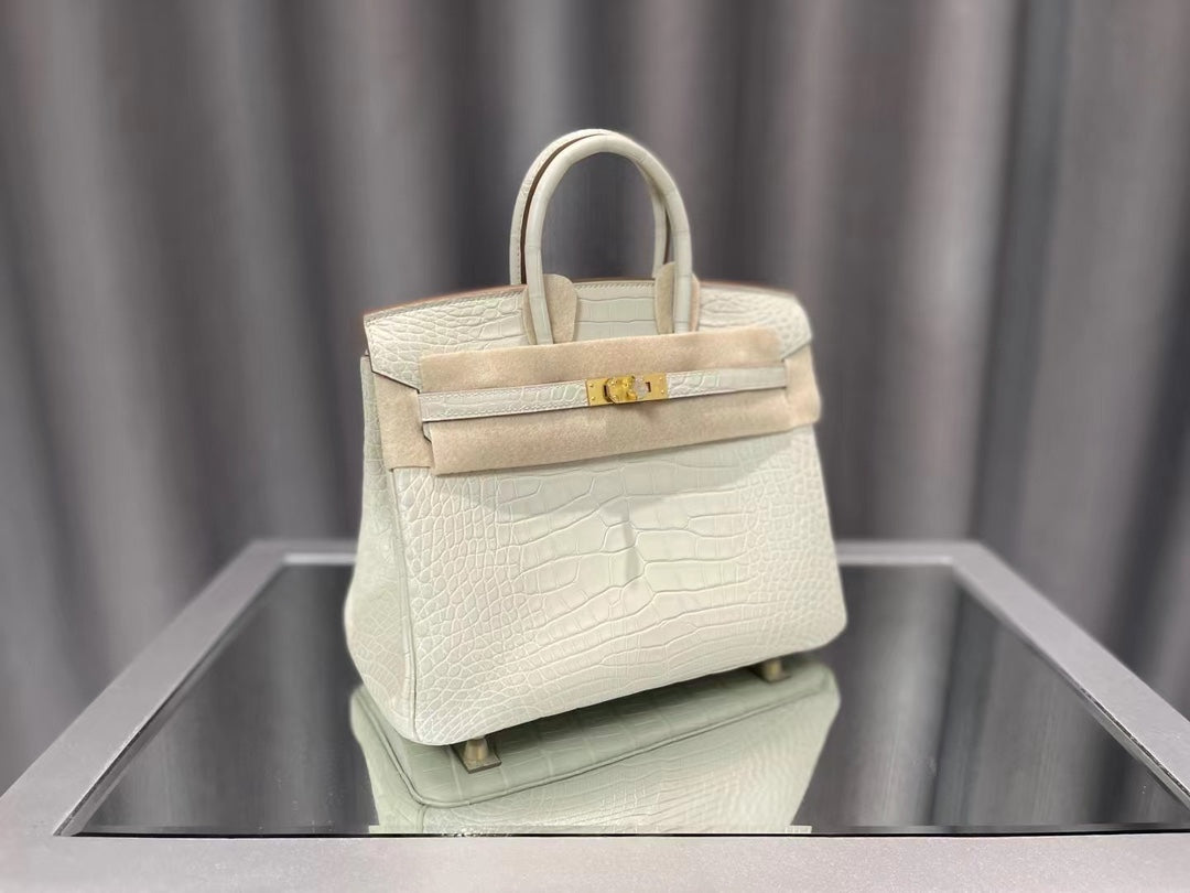 Luxurious White Crocodile Embossed Leather Handbag - Classic Top Handle Tote with Gold Hardware