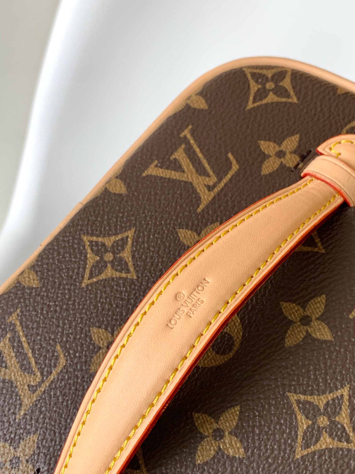 Louis Vuitton Luxury Brown Monogram Travel Vanity Case Cosmetic Makeup Bag