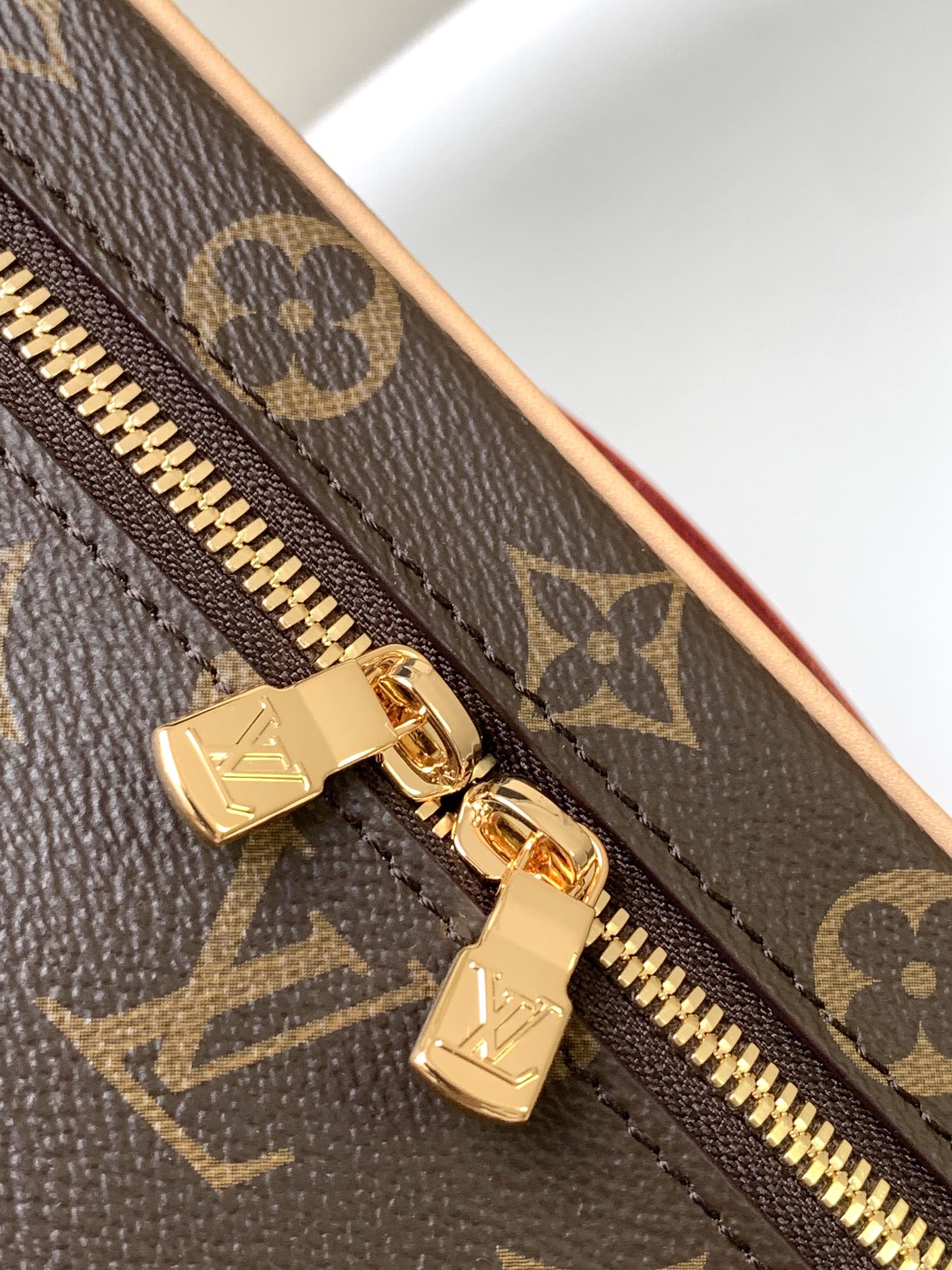 Louis Vuitton Vintage Monogram Pattern Brown Vanity Case Travel Makeup Bag