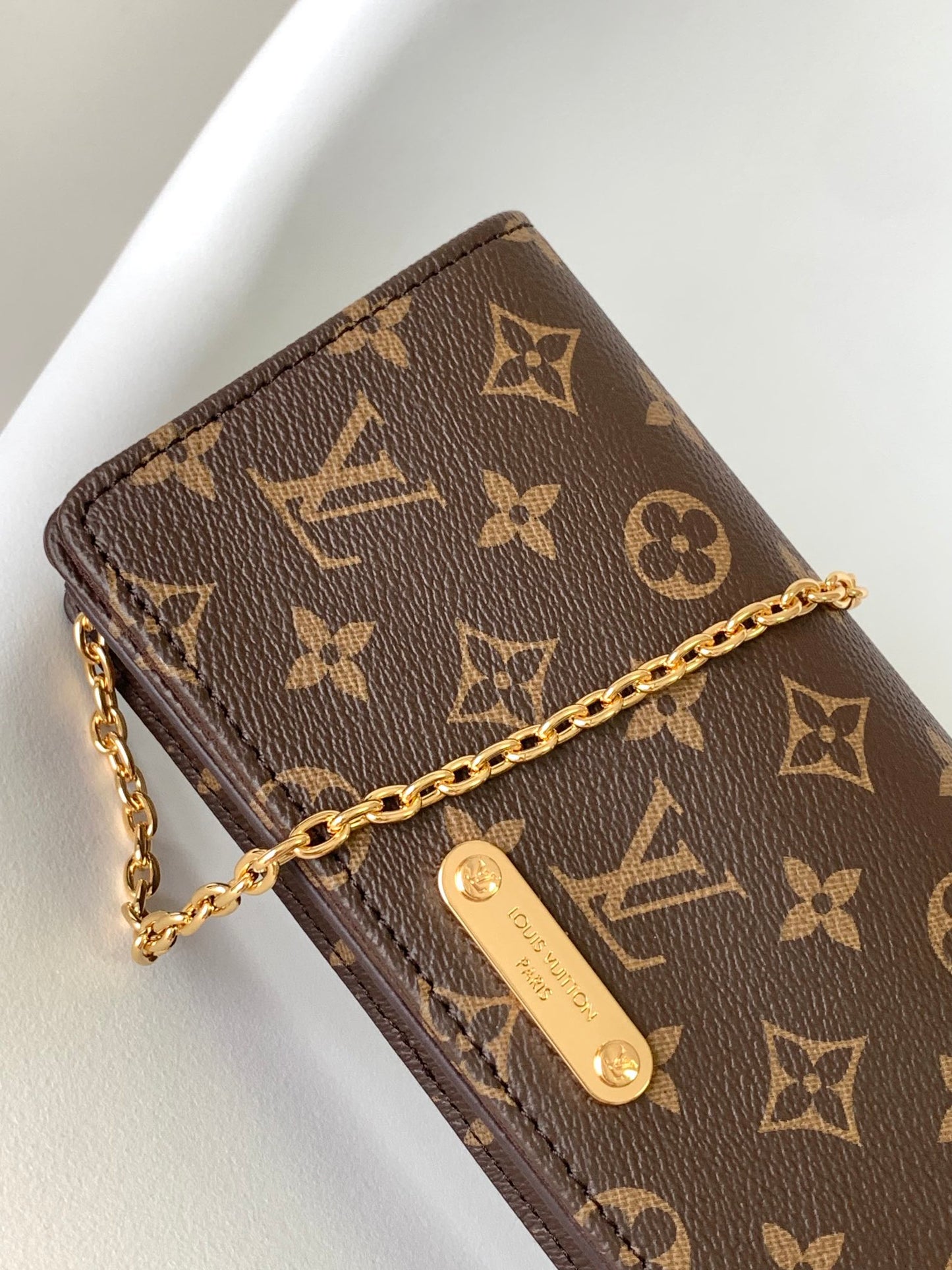 Louis Vuitton Classic Monogram Canvas Chain Wallet Crossbody Clutch Bag