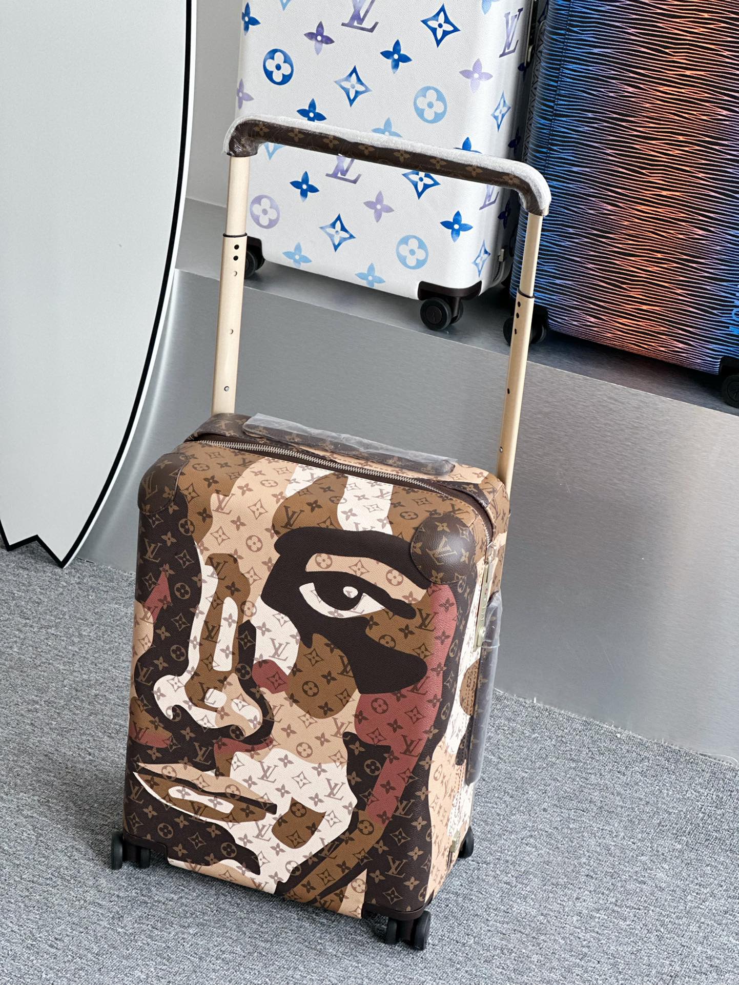 Brown Artistic Face Print Hardshell Spinner Luggage Suitcase
