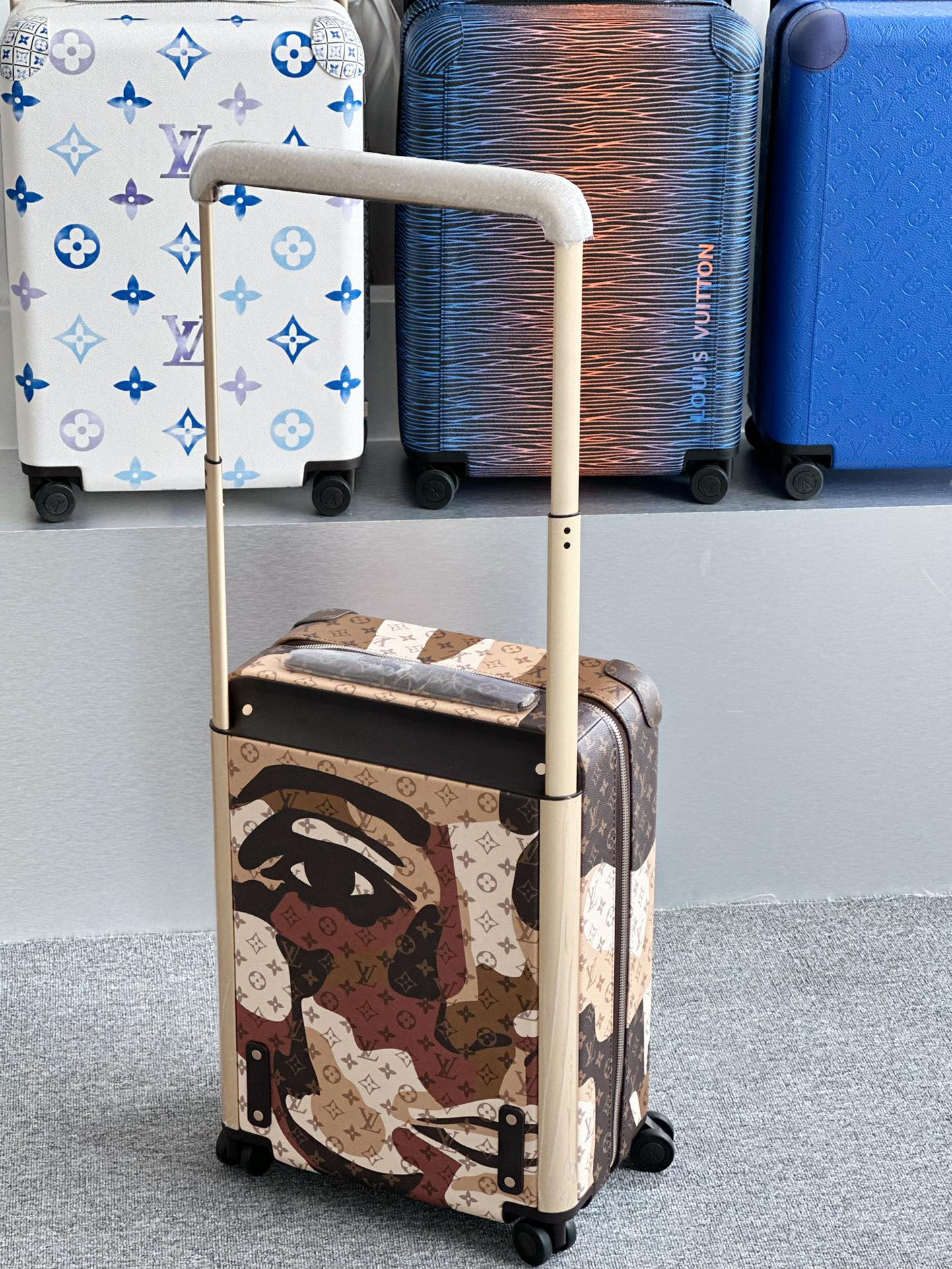 Brown Artistic Face Print Hardshell Spinner Luggage Suitcase