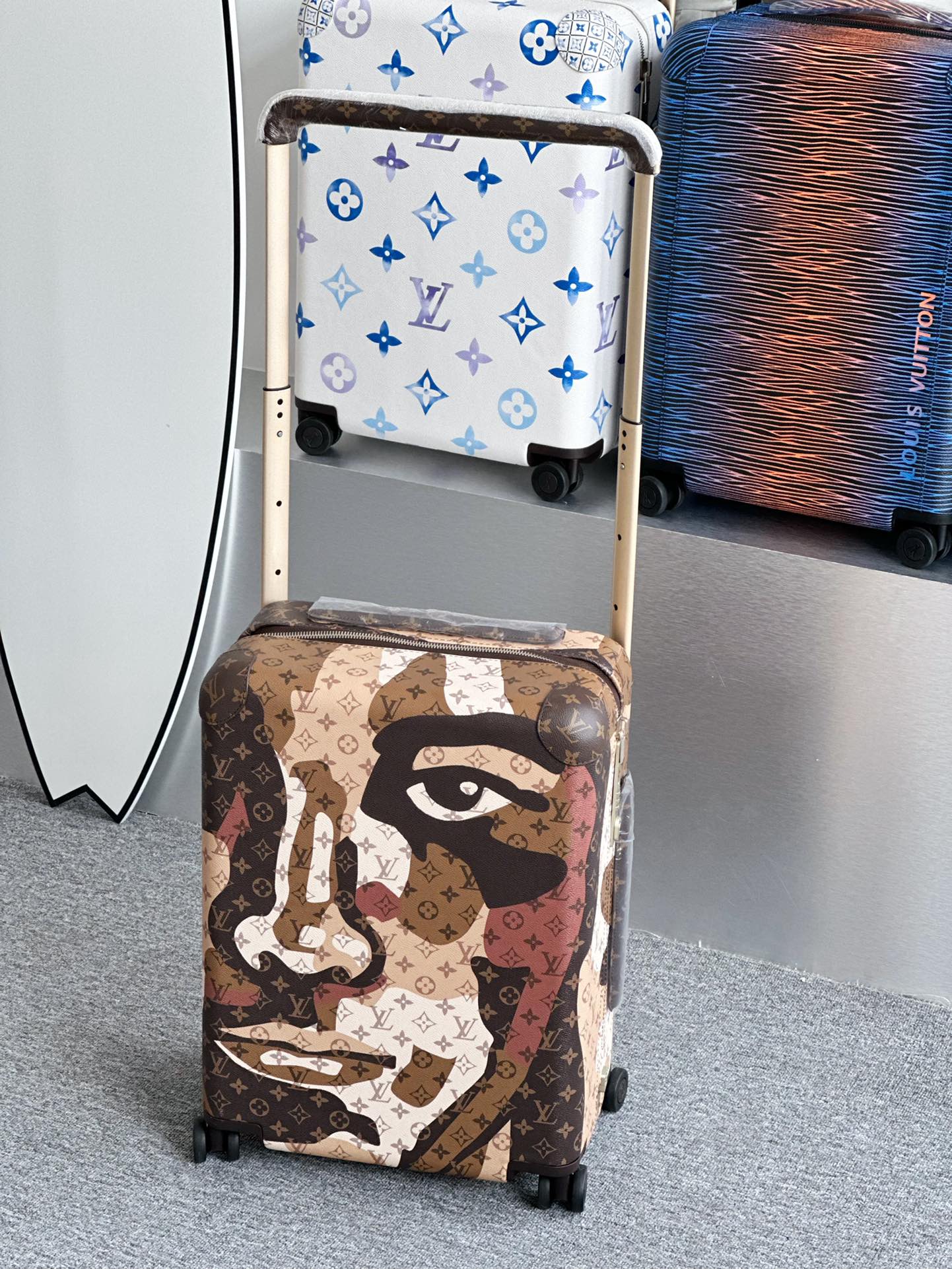 Brown Artistic Face Print Hardshell Spinner Luggage Suitcase