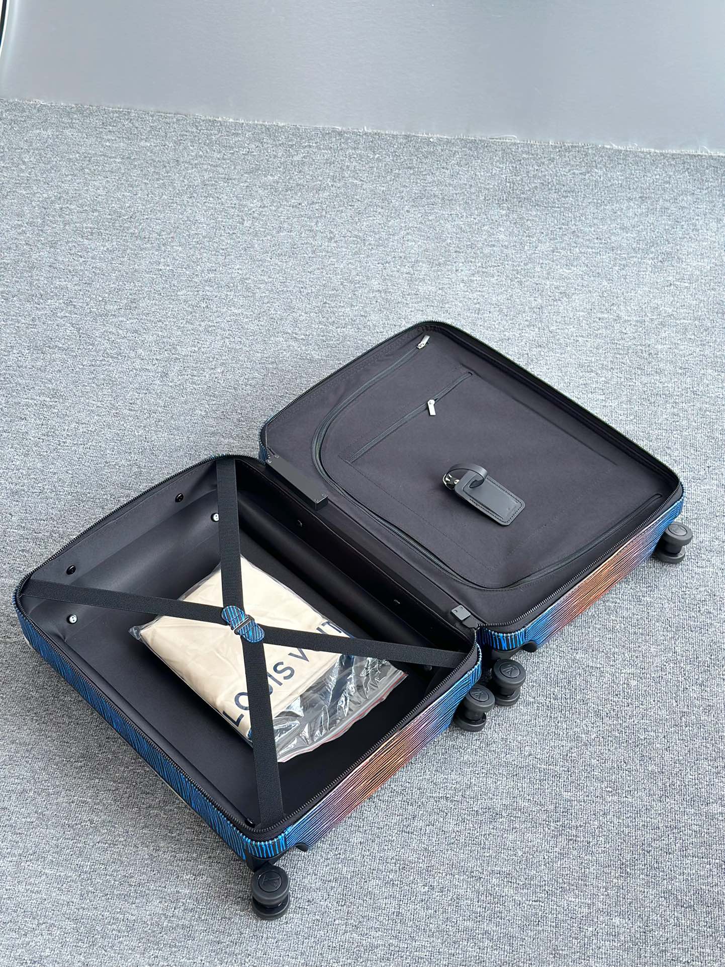 Gradient Blue and Orange Textured Hardshell Carry-On Spinner Luggage