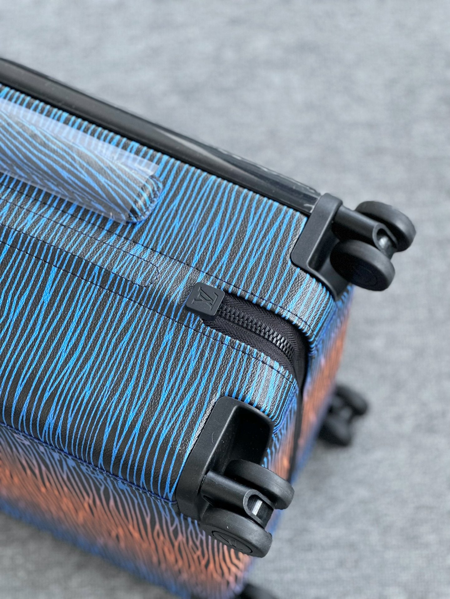 Gradient Blue and Orange Textured Hardshell Carry-On Spinner Luggage