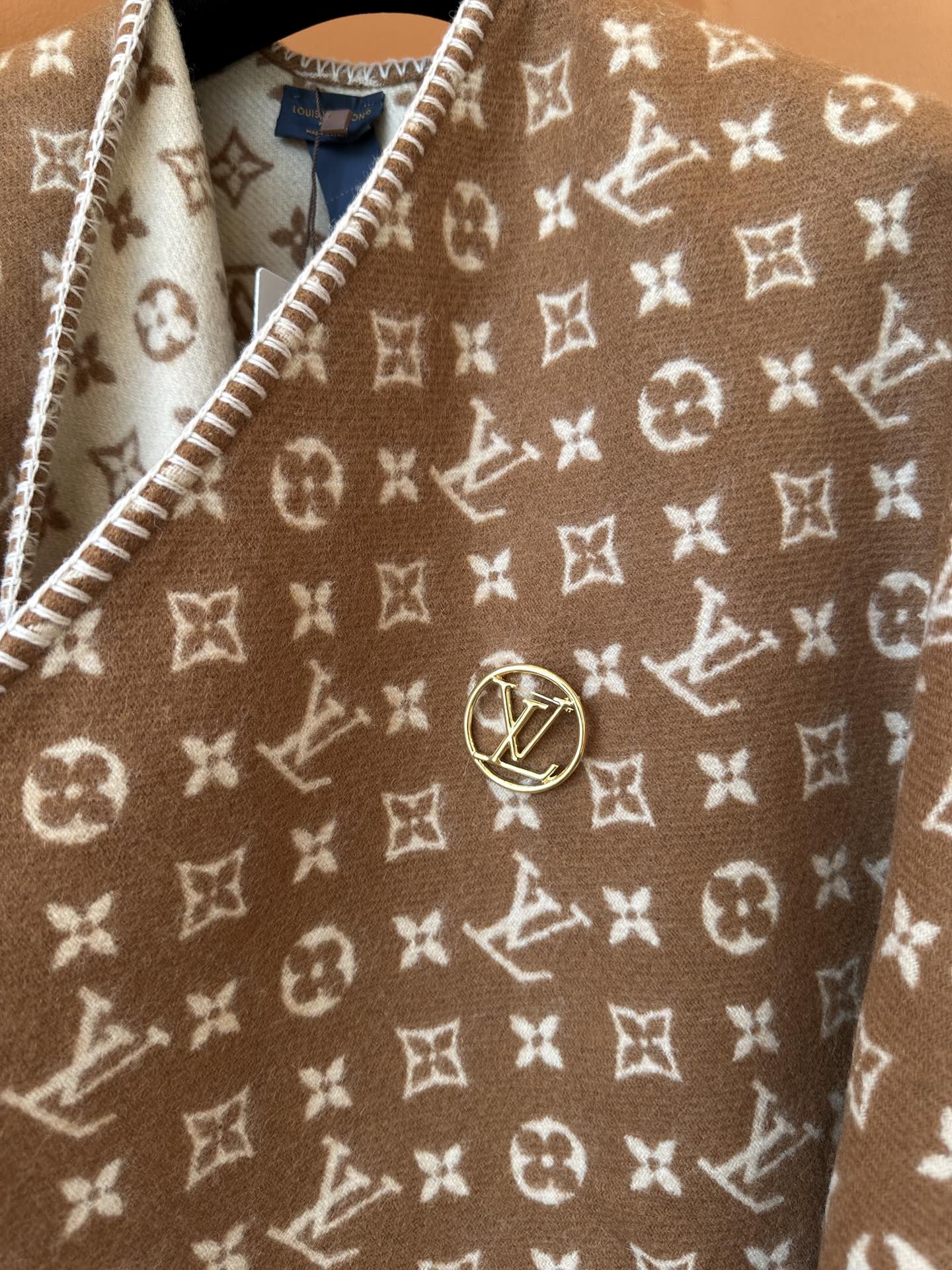 Louis Vuitton Monogram Classic Blanket - Brown and Beige Luxury Wool Cashmere Blend Throw