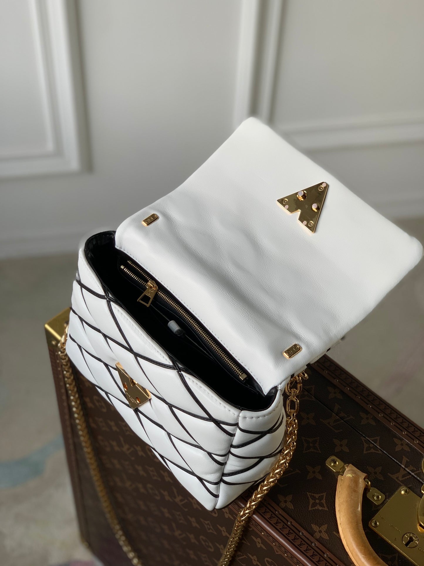 Louis Vuitton White Quilted Leather Shoulder Bag with Black Diamond Lattice Pattern