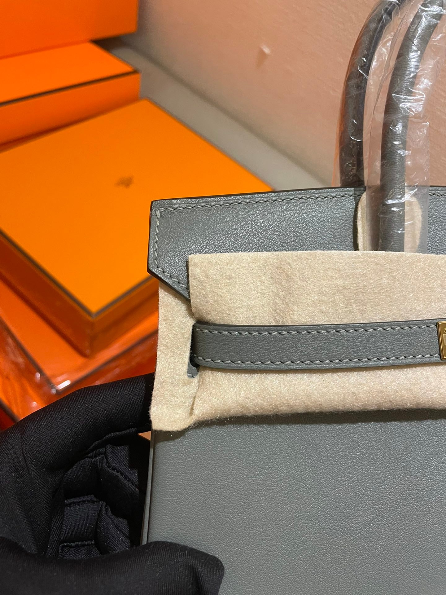 Luxury Grey Leather Top Handle Bag - Classic Designer Style Fashion Handbag for Women