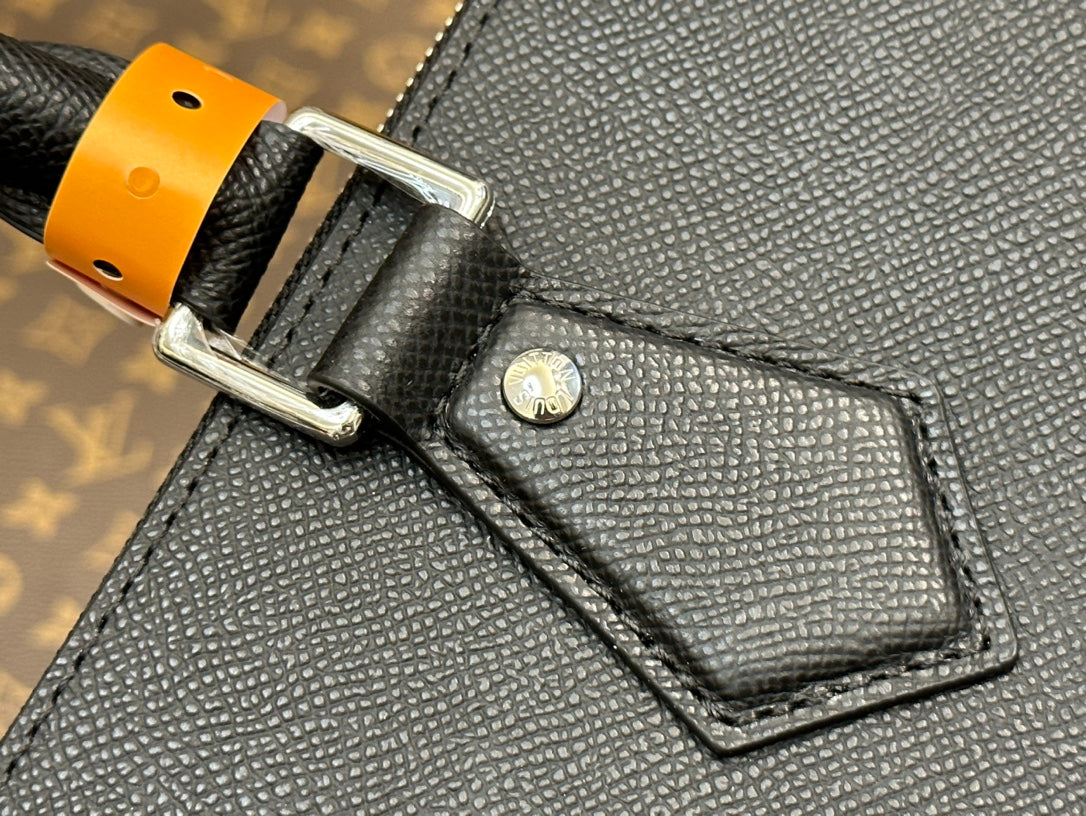 Louis Vuitton Black Textured Leather Briefcase with Detachable Shoulder Strap