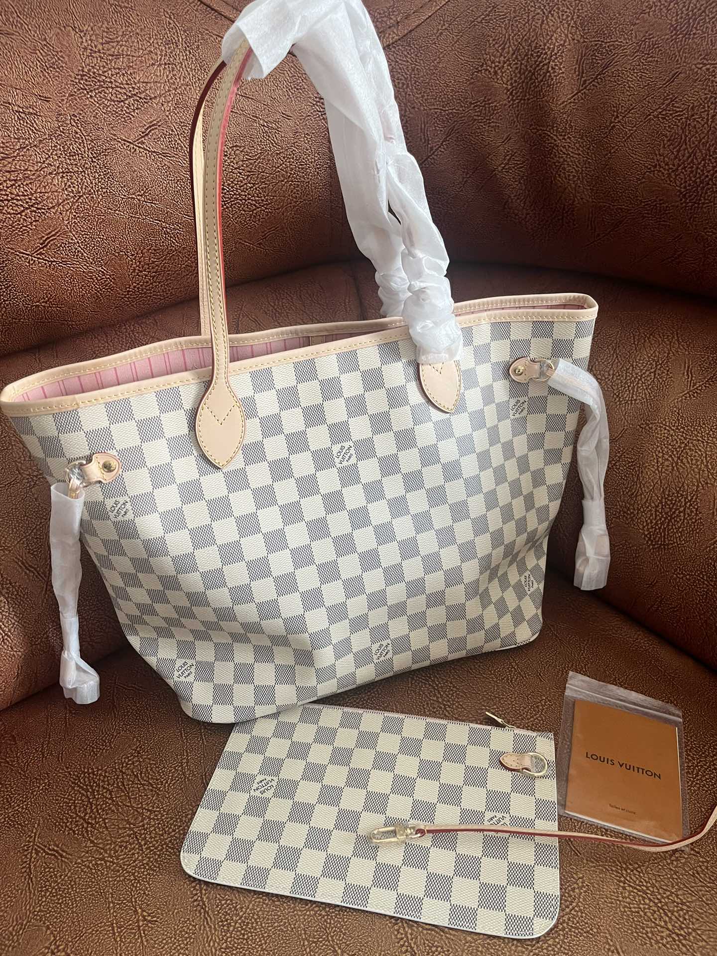 Louis Vuitton Classic Checkerboard Pattern Shoulder Tote Bag with Pouch