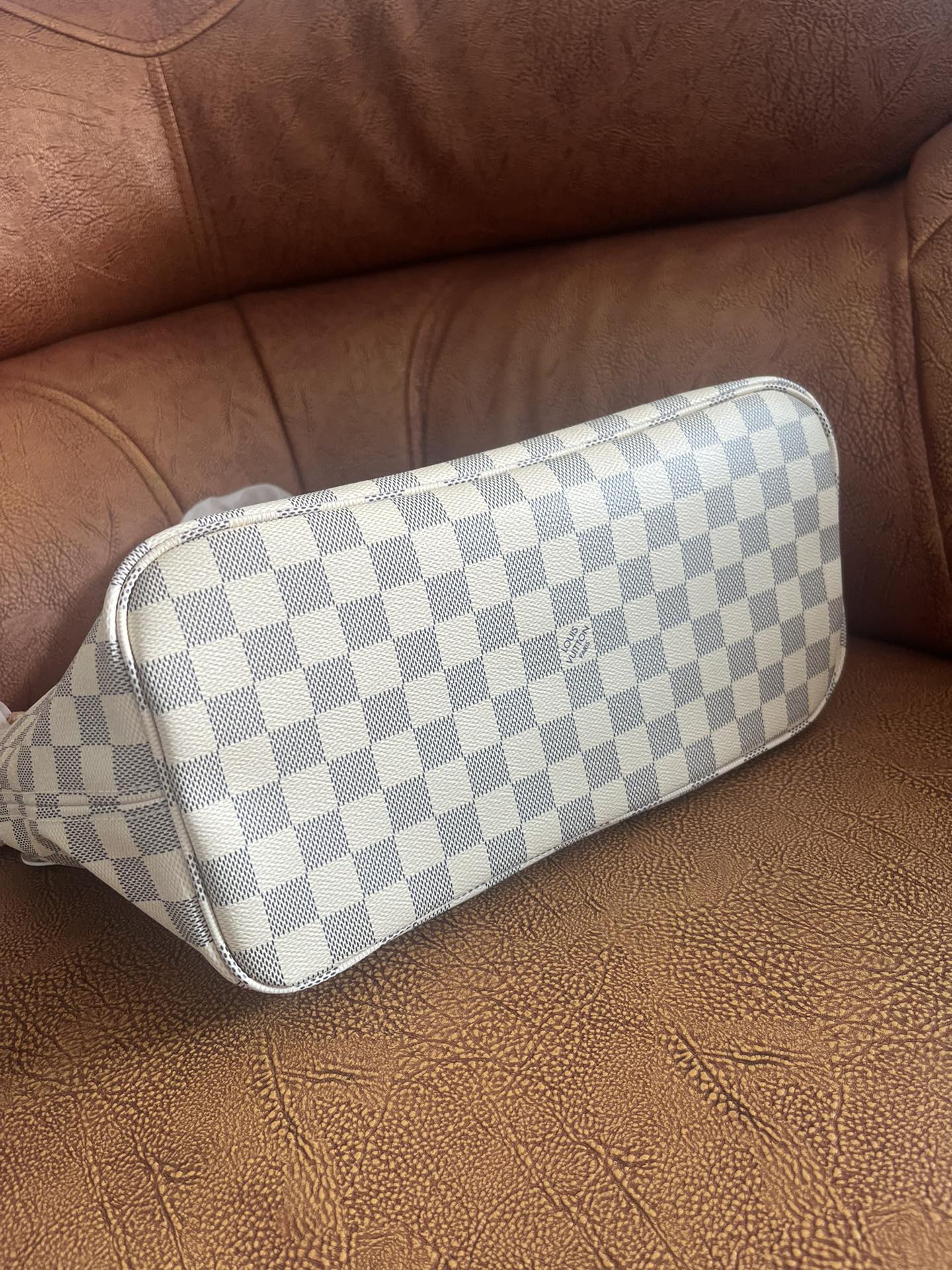 Louis Vuitton Classic Checkerboard Pattern Shoulder Tote Bag with Pouch