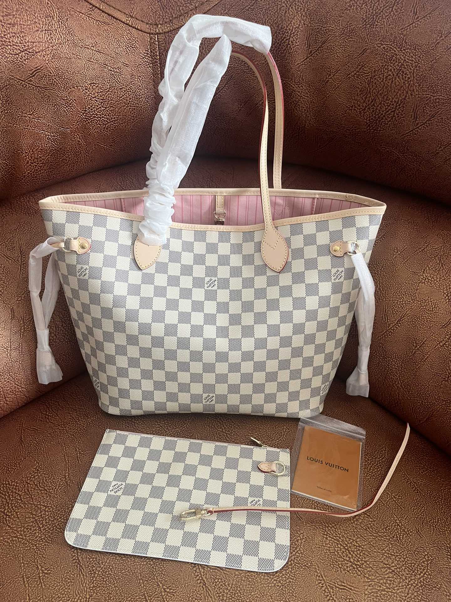 Louis Vuitton Classic Checkerboard Pattern Shoulder Tote Bag with Pouch
