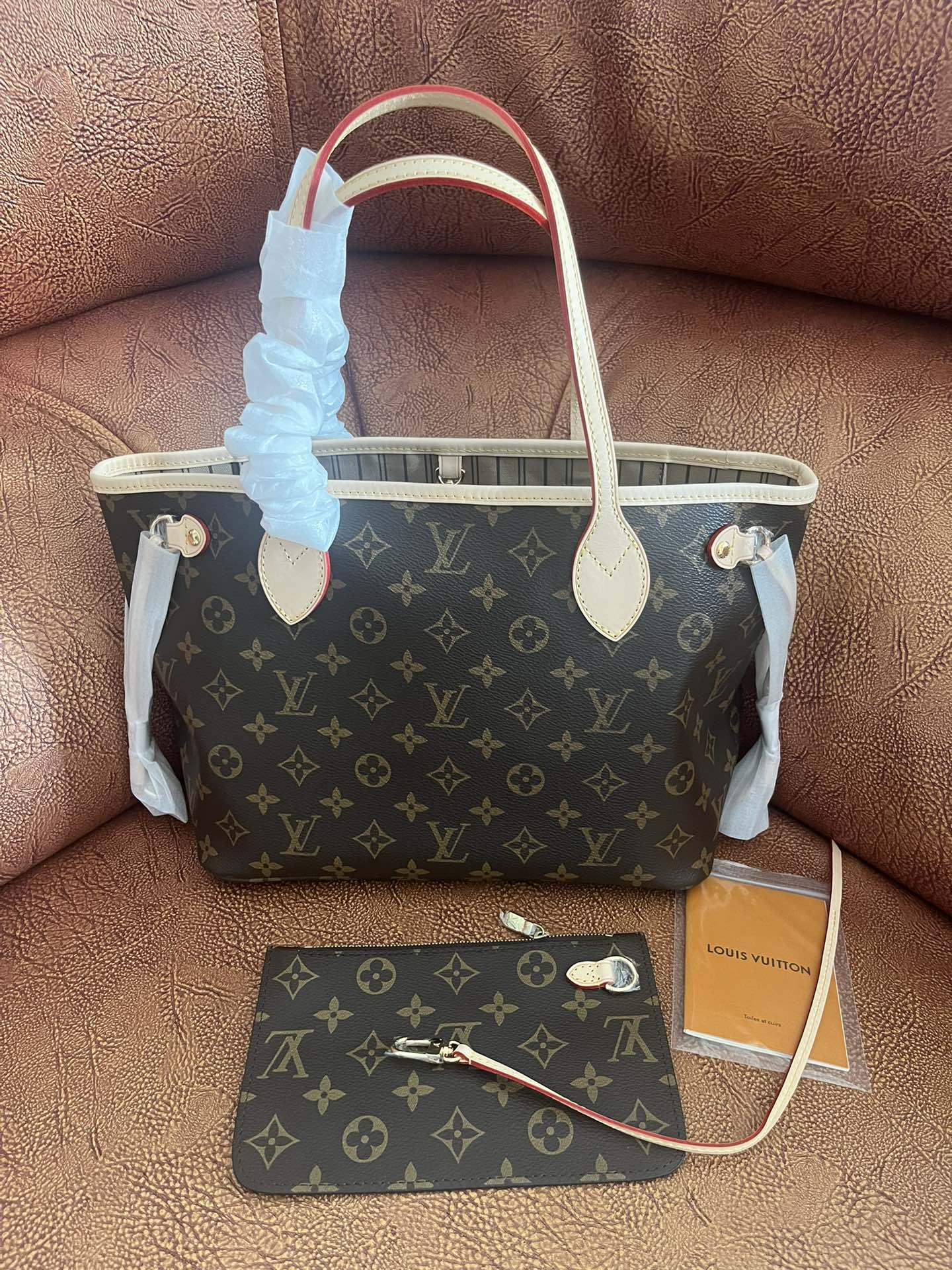 Louis Vuitton Classic Monogram Pattern Large Tote Handbag with Matching Pouch Set