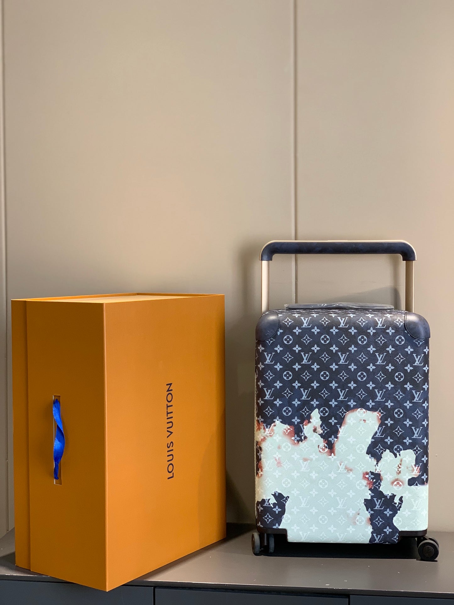 Luxury Monogram Pattern Rolling Suitcase with Artistic Cloud Print