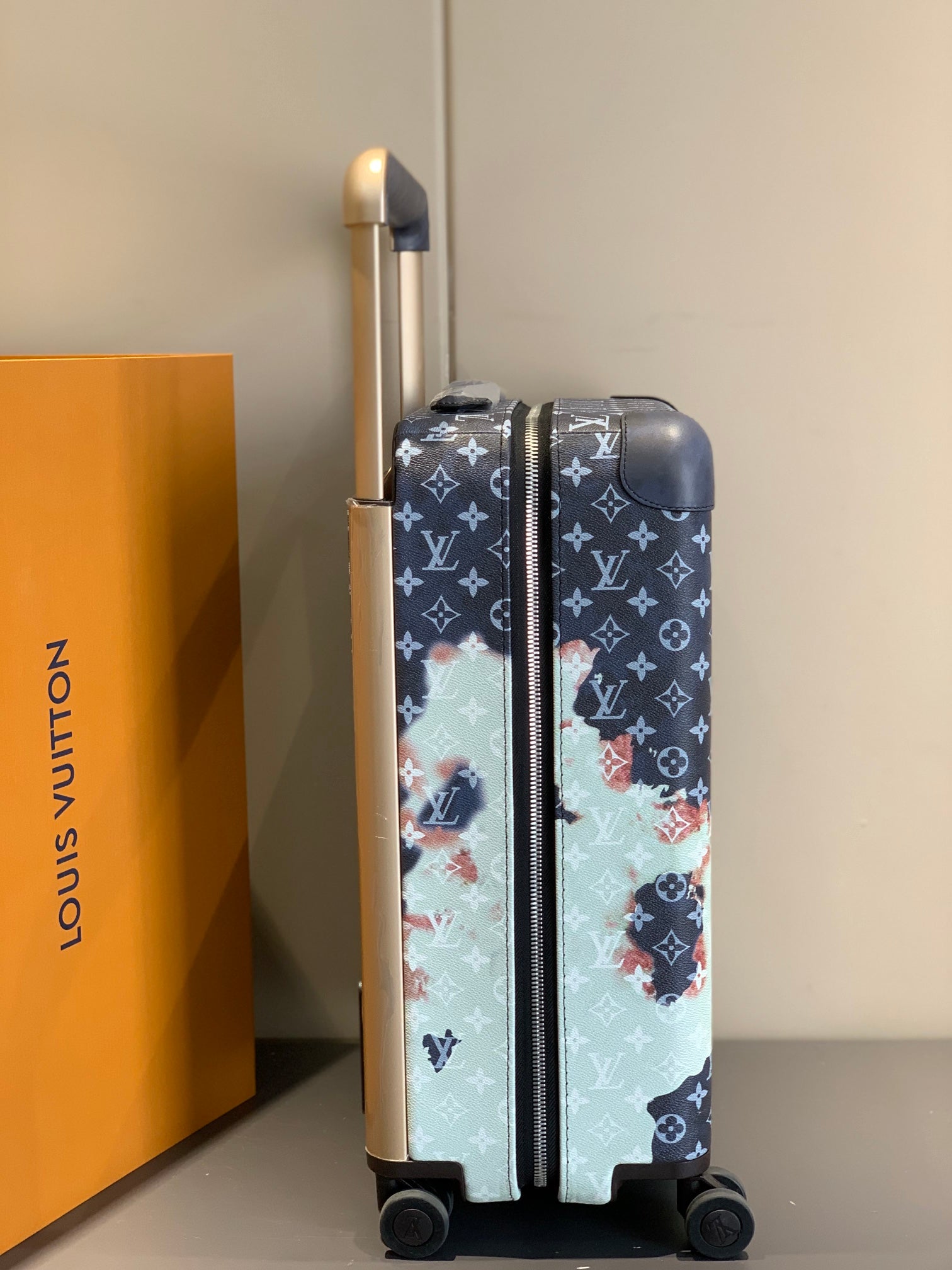 Luxury Monogram Pattern Rolling Suitcase with Artistic Cloud Print