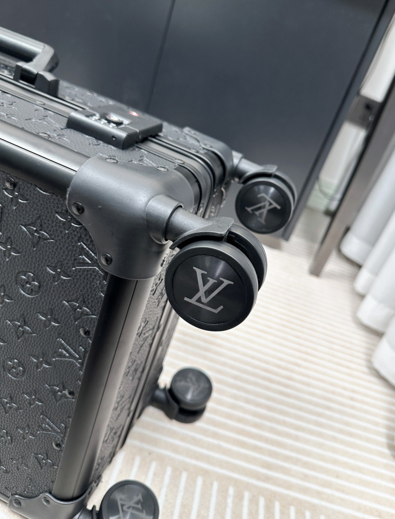 Black Monogram Pattern Hardside Spinner Suitcase Travel Luggage