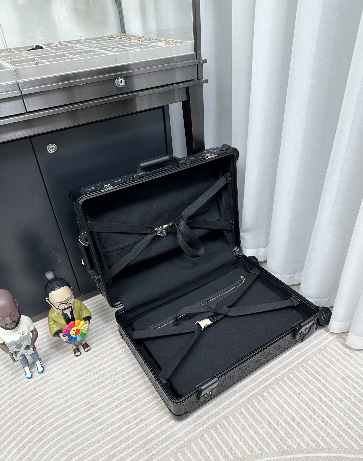 Black Monogram Pattern Hardside Spinner Suitcase Travel Luggage