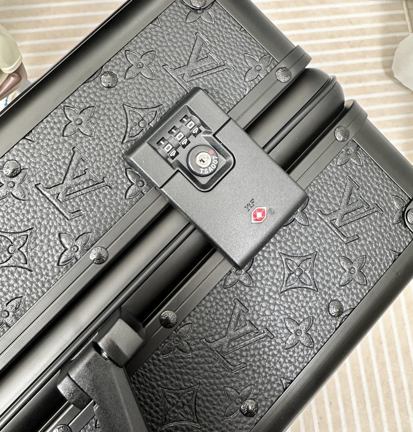 Black Monogram Pattern Hardside Spinner Suitcase Travel Luggage