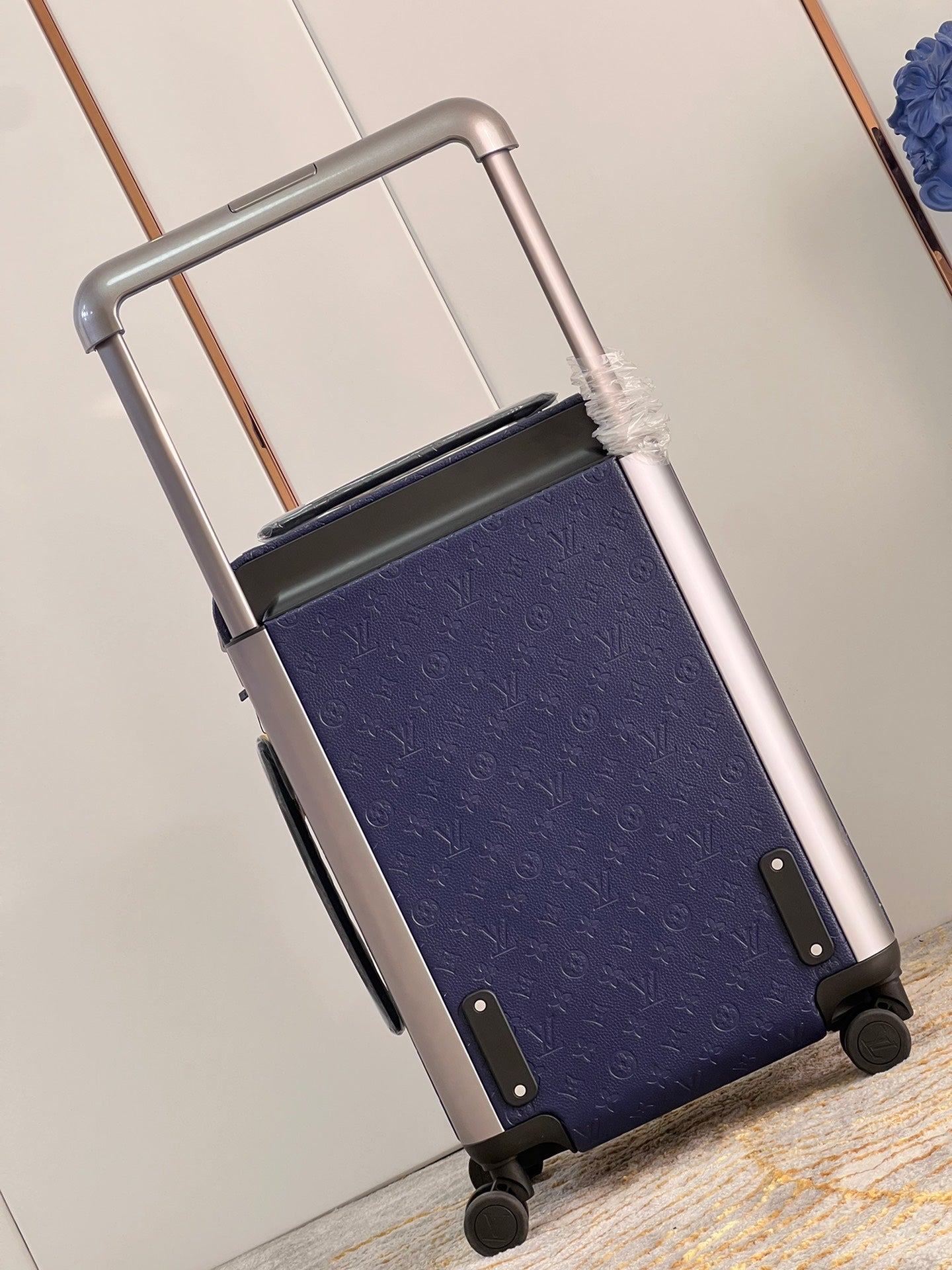 Navy Blue Textured Hardside Spinner Luggage Carry-On Suitcase