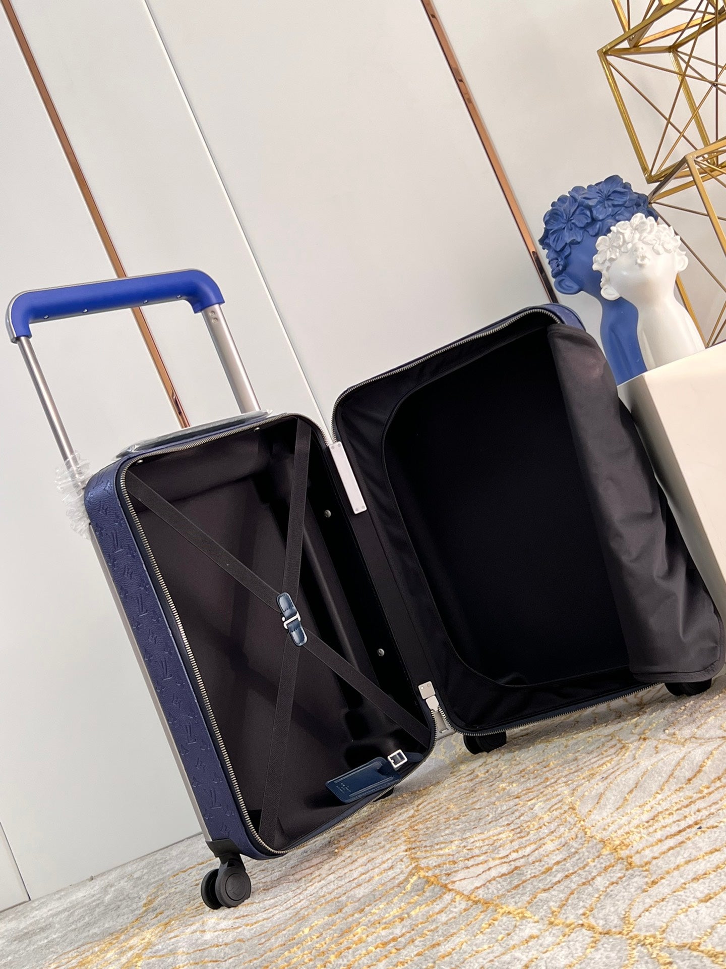 Navy Blue Textured Hardside Spinner Luggage Carry-On Suitcase