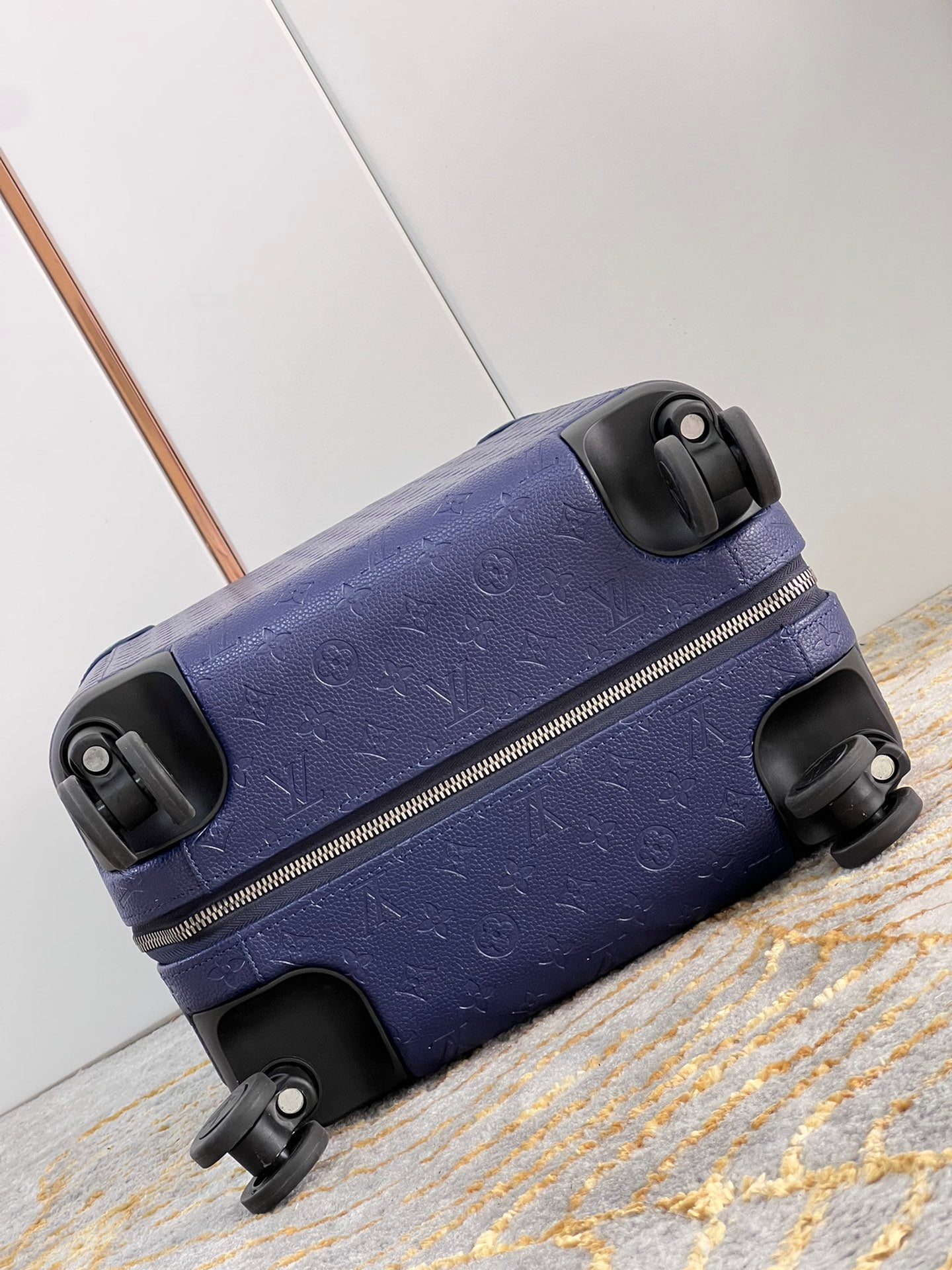 Navy Blue Textured Hardside Spinner Luggage Carry-On Suitcase