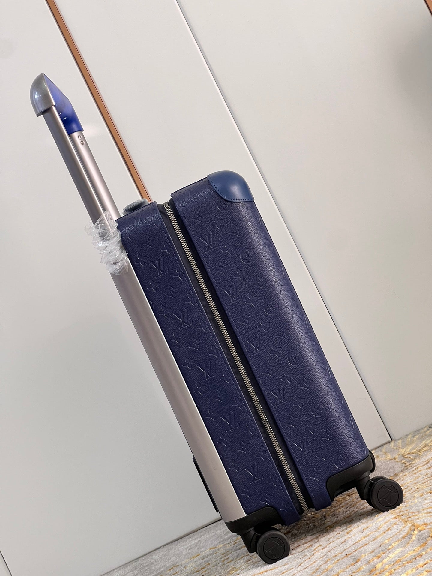 Navy Blue Textured Hardside Spinner Luggage Carry-On Suitcase