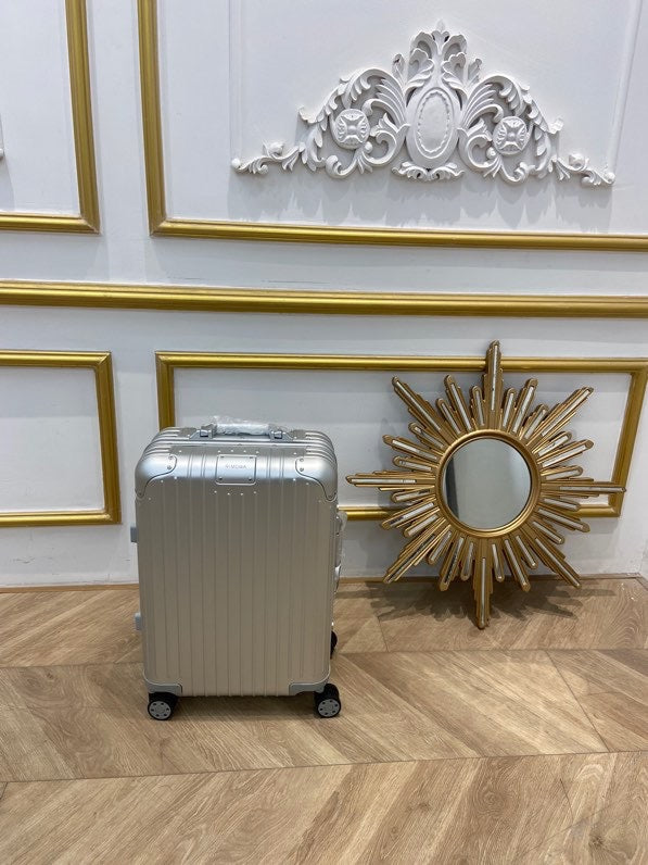 Modern Silver Aluminum Hardshell Spinner Suitcase for Travel