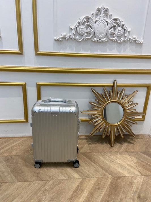 Modern Silver Aluminum Hardshell Spinner Suitcase for Travel