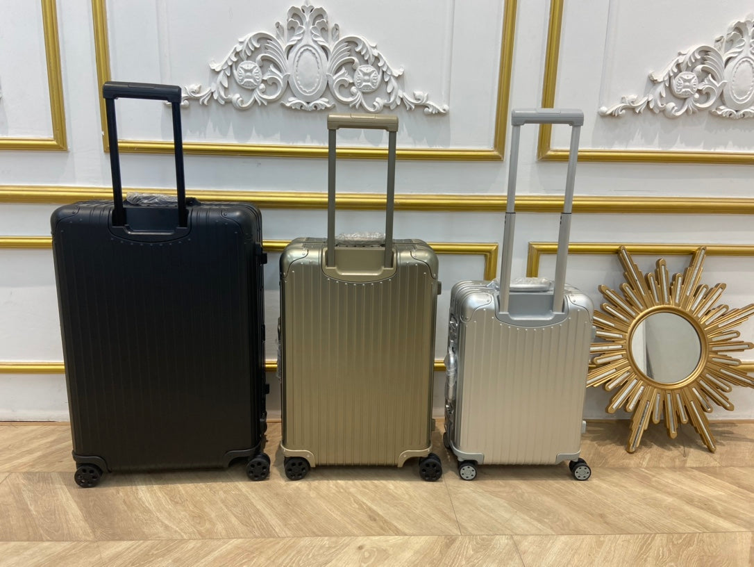 Modern 3-Piece Ribbed Hardshell Spinner Luggage Travel Set