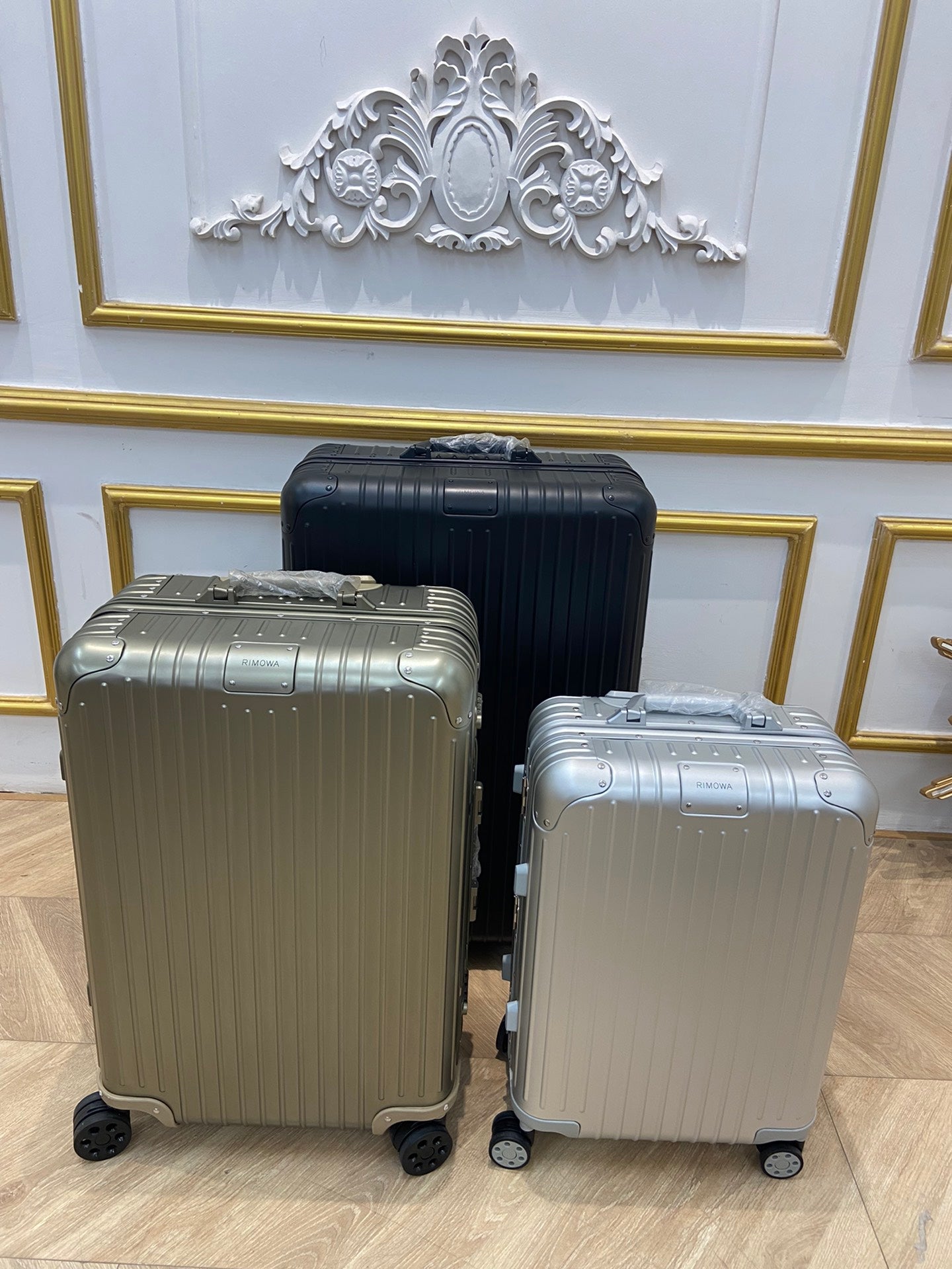 Modern 3-Piece Ribbed Hardshell Spinner Luggage Travel Set
