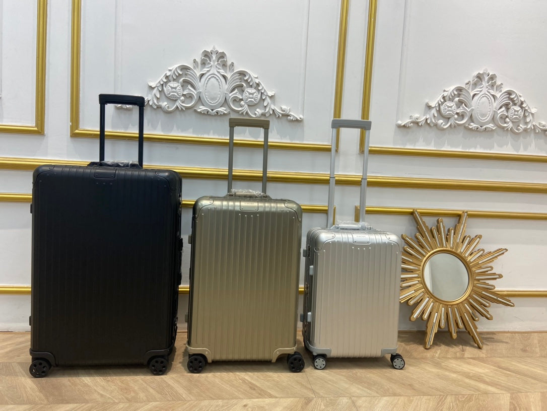 Modern 3-Piece Ribbed Hardshell Spinner Luggage Travel Set