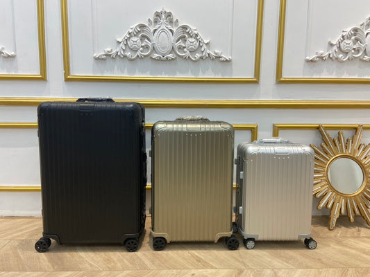 Modern 3-Piece Ribbed Hardshell Spinner Luggage Travel Set